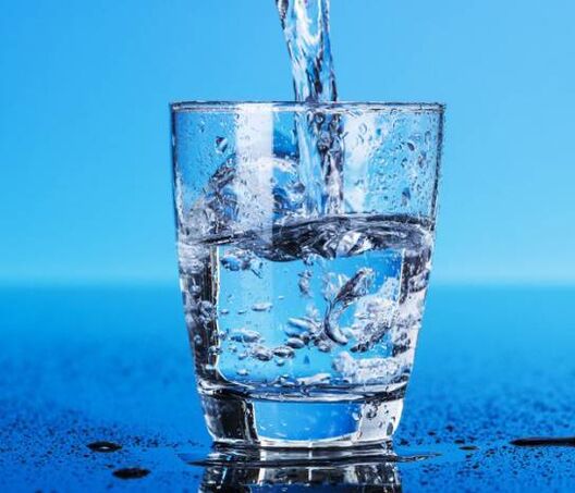 Beber agua es la regla principal para adelgazar en una semana